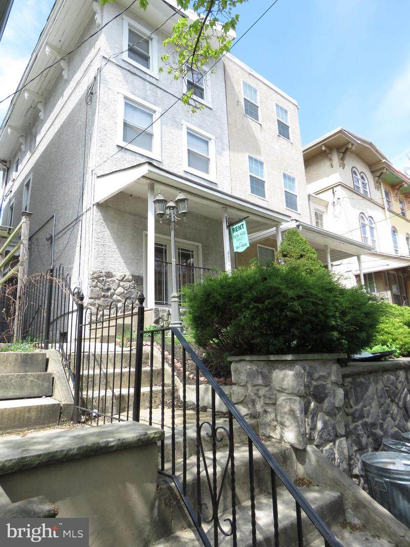 412 32ND Street - Photo 1