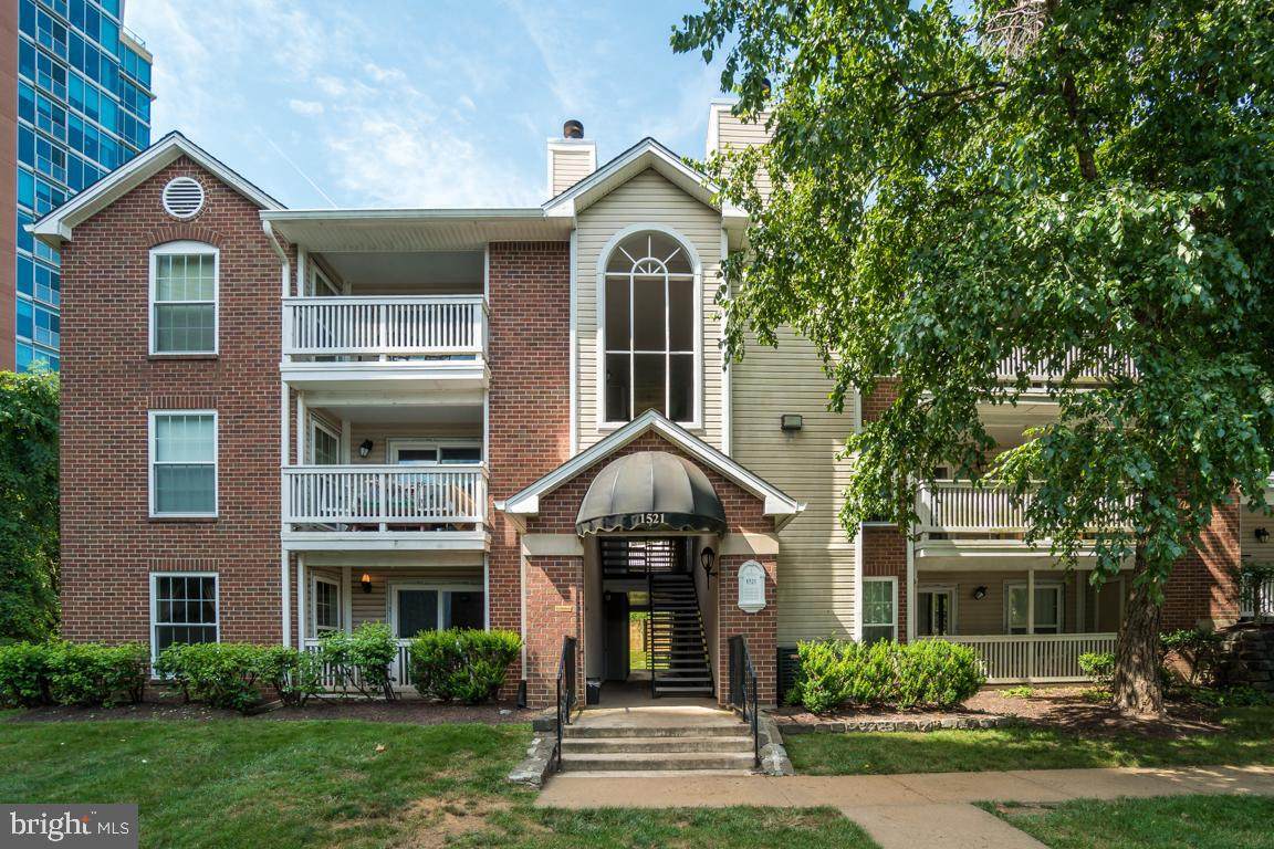1521 Lincoln Way - Photo 1