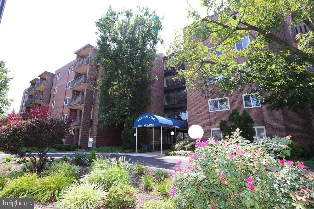 1570 The Fairway - Photo 1