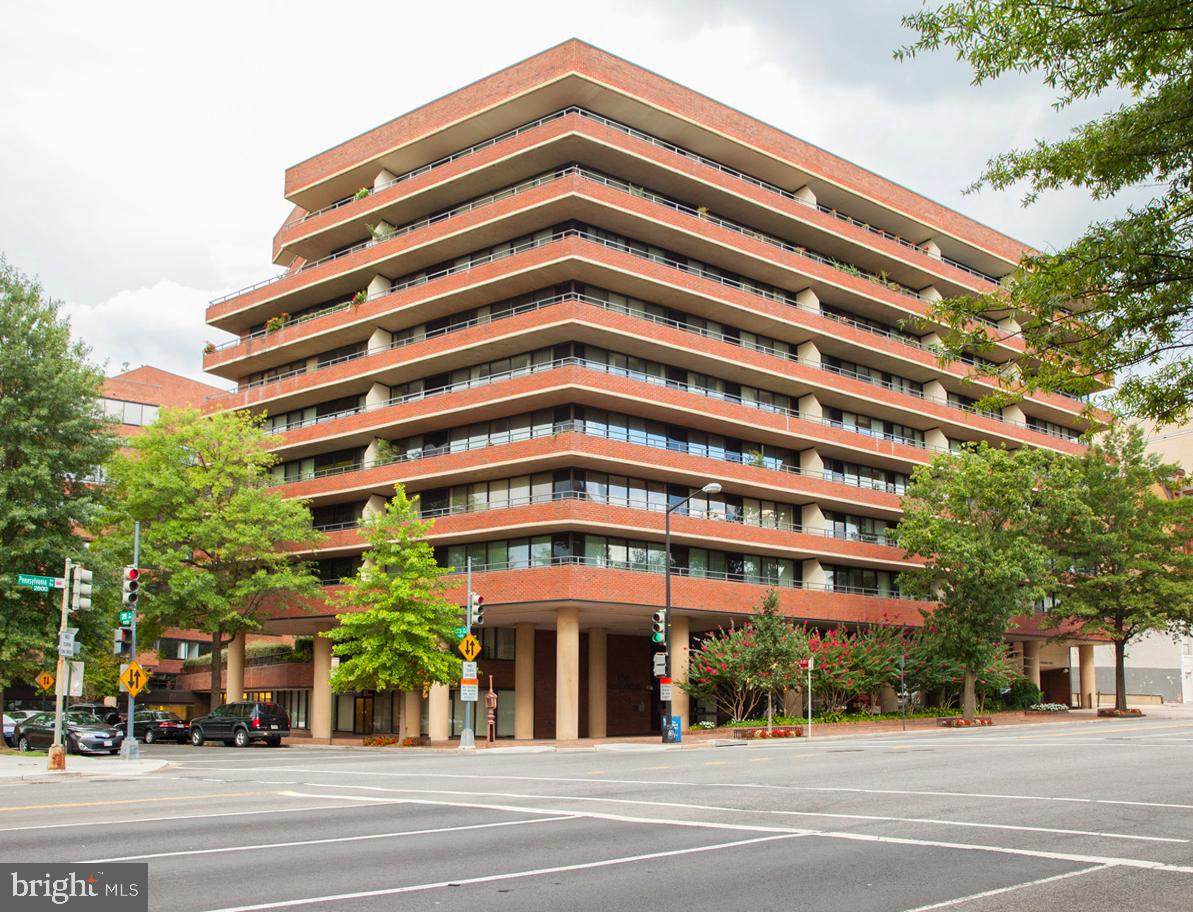 2555 Pennsylvania Avenue - Photo 1