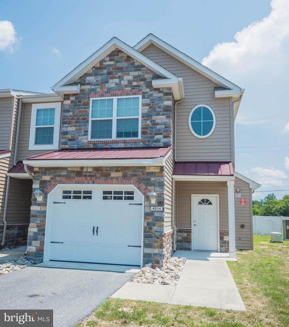421 Parkview Court - Photo 1