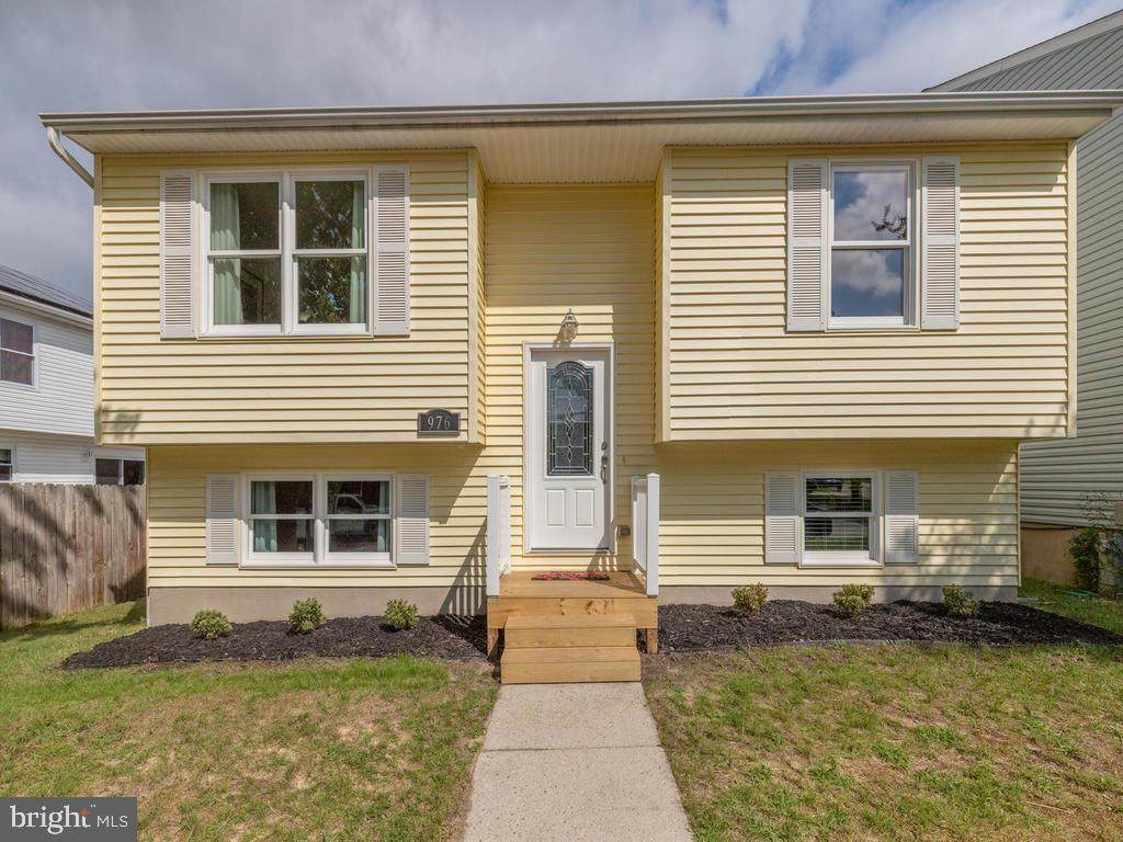 976 Pebblestone Road - Photo 1