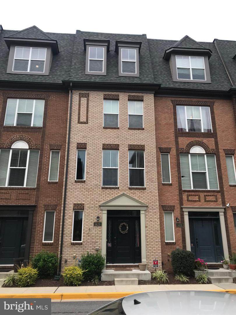 1429 Trafalgar Lane - Photo 1