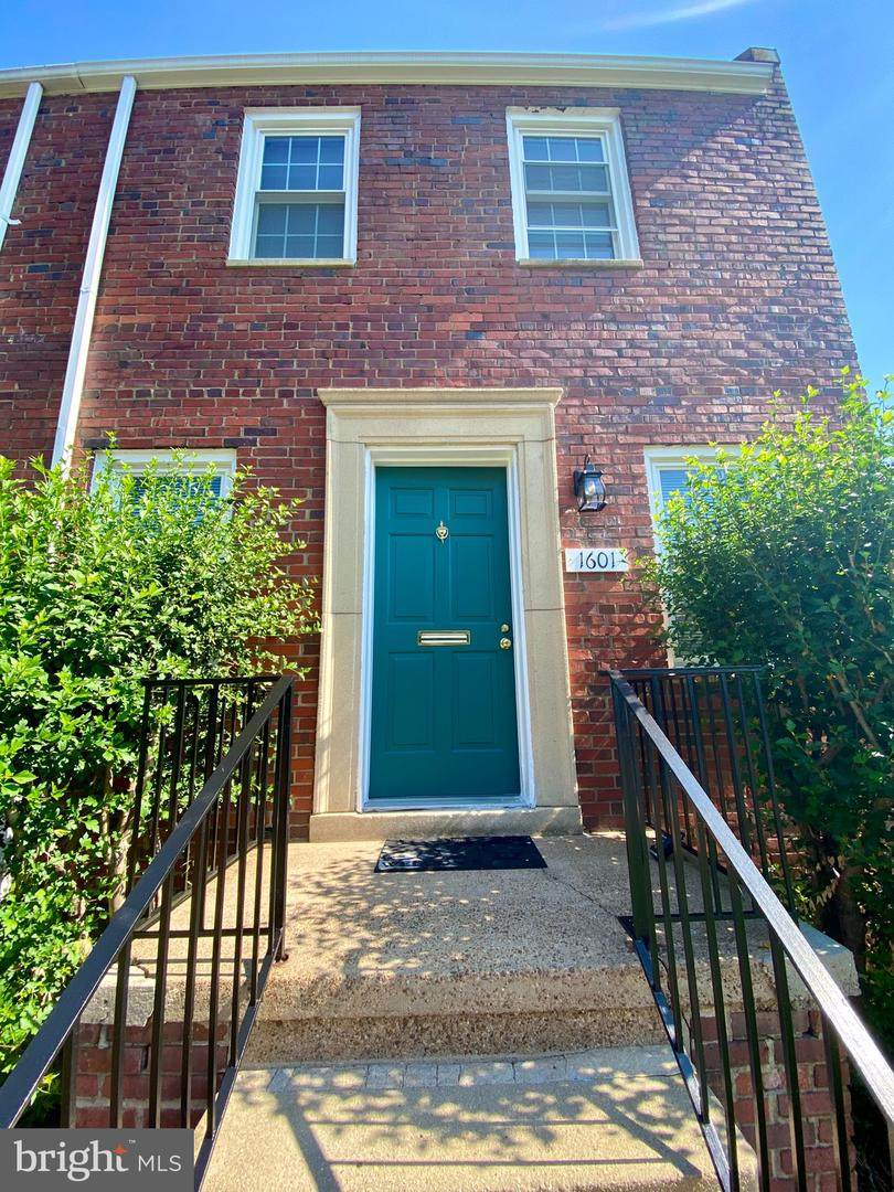 1601 Princess Street - Photo 1