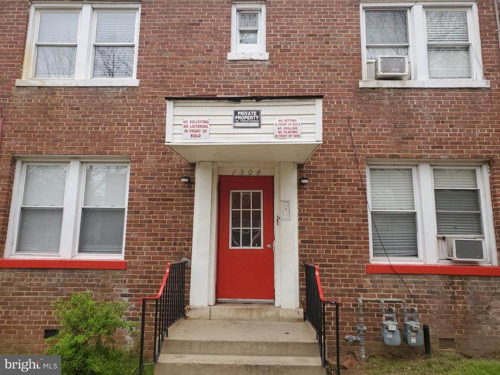 1504 V Street - Photo 1