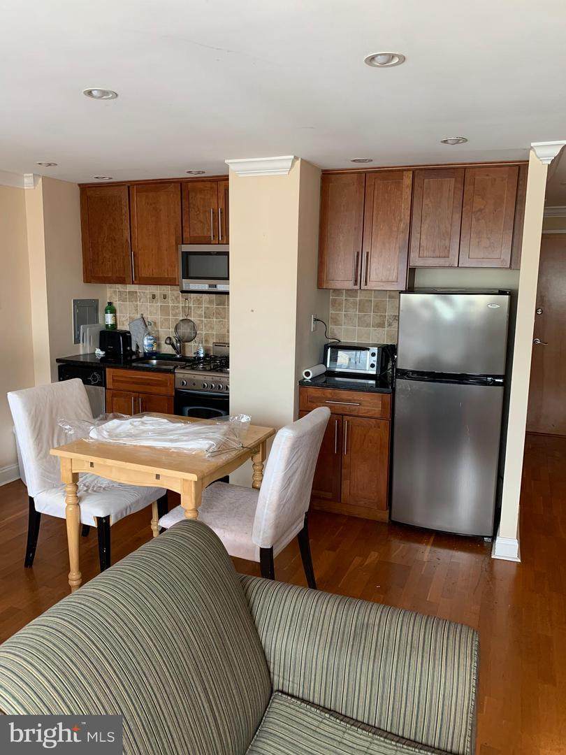 2101-17 Chestnut Street - Photo 1