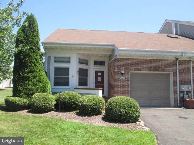 8006 Bridgepointe Drive - Photo 1