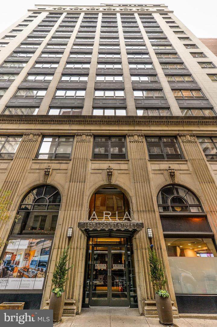 1425 Locust Street - Photo 1