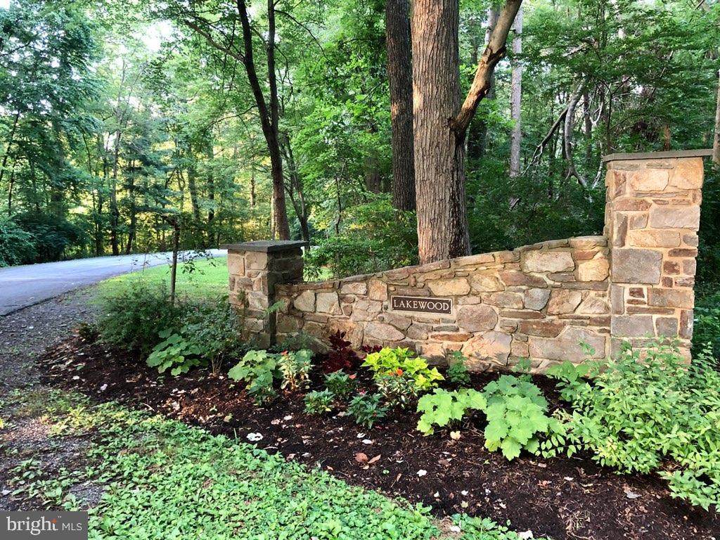 21 Lakewood Drive - Photo 1