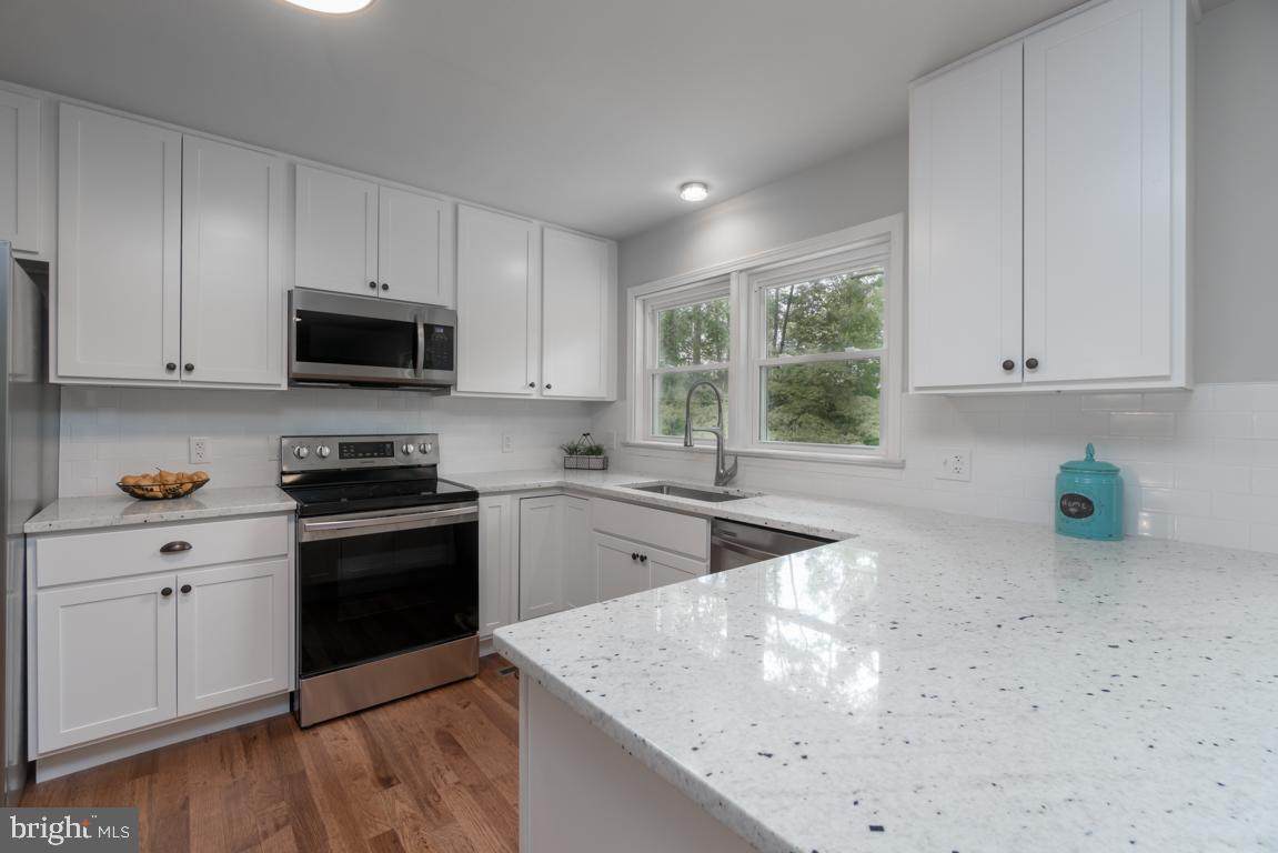 91 Enfield Drive - Photo 1