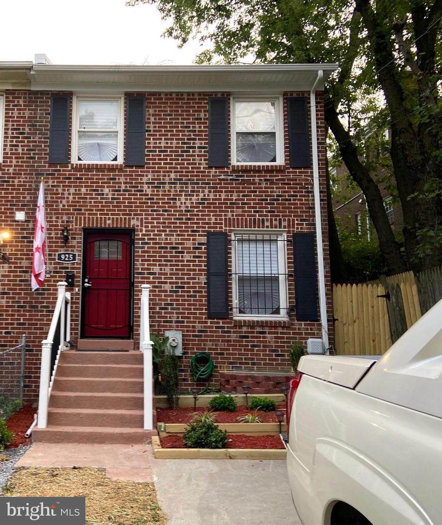 925 Division Avenue - Photo 1