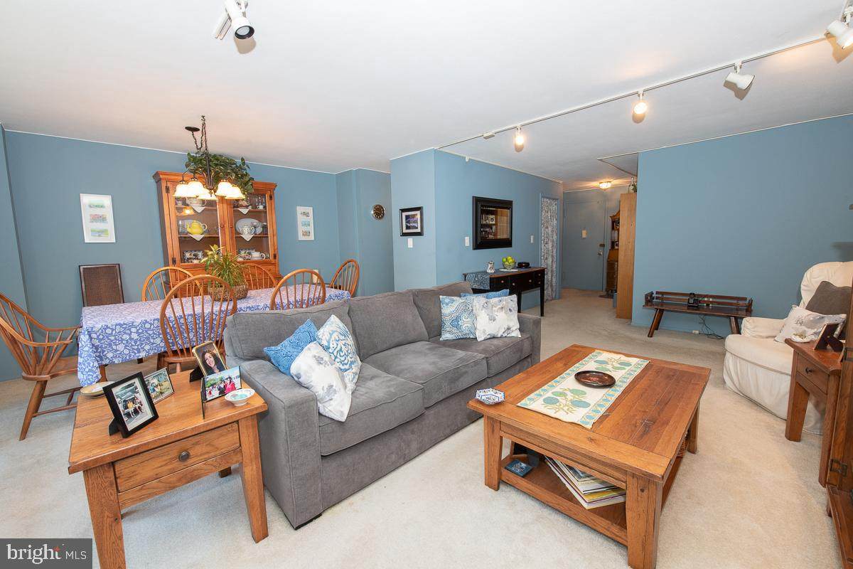 1919 Chestnut Street - Photo 1