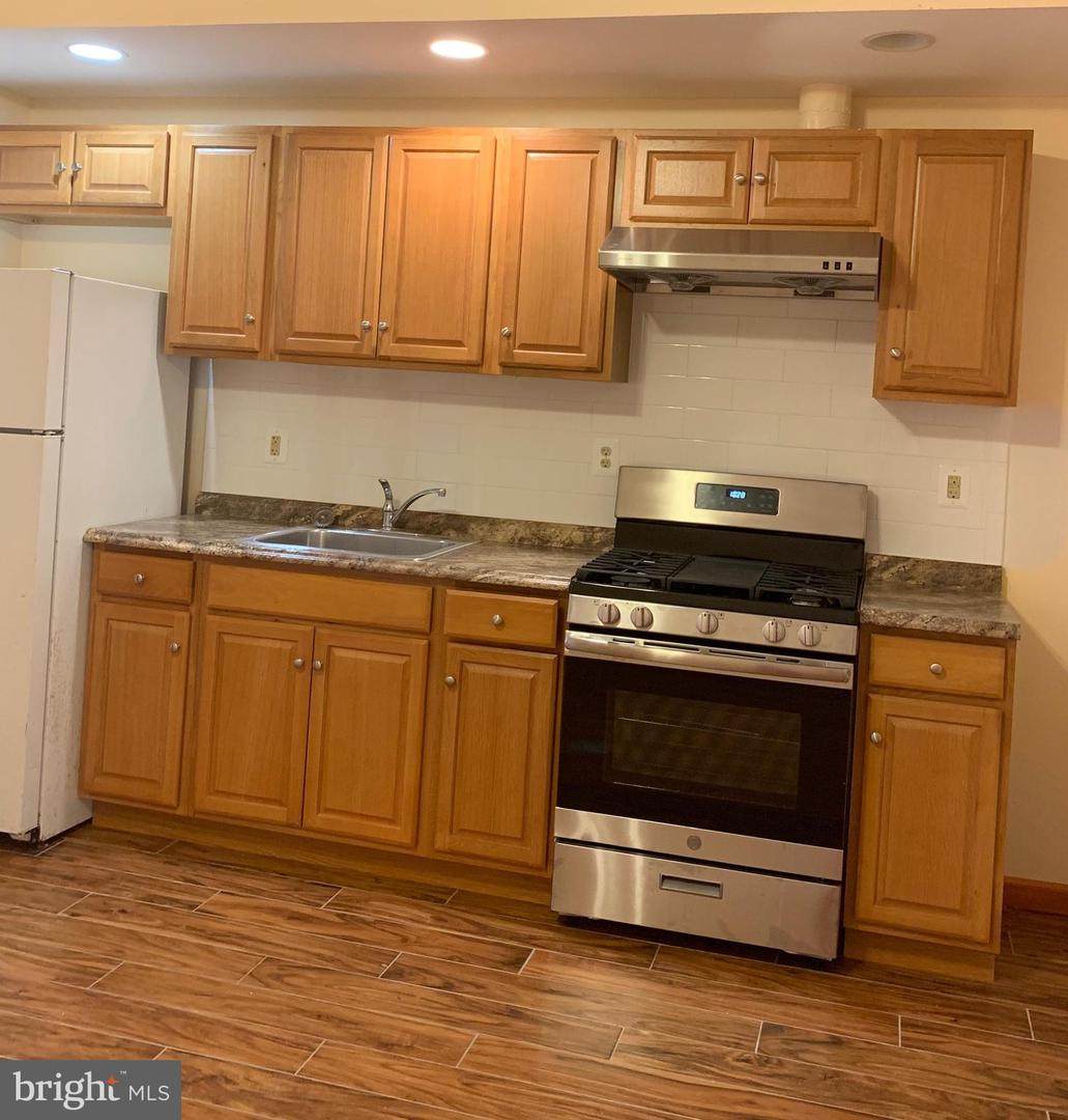 914 Winter Street - Photo 1
