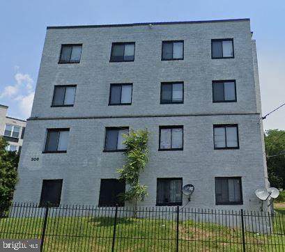 306 37TH Street - Photo 1