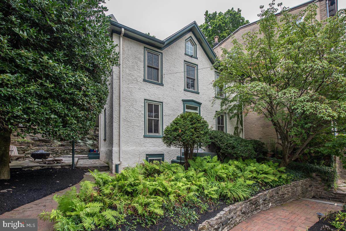 258 Lyceum Avenue - Photo 1