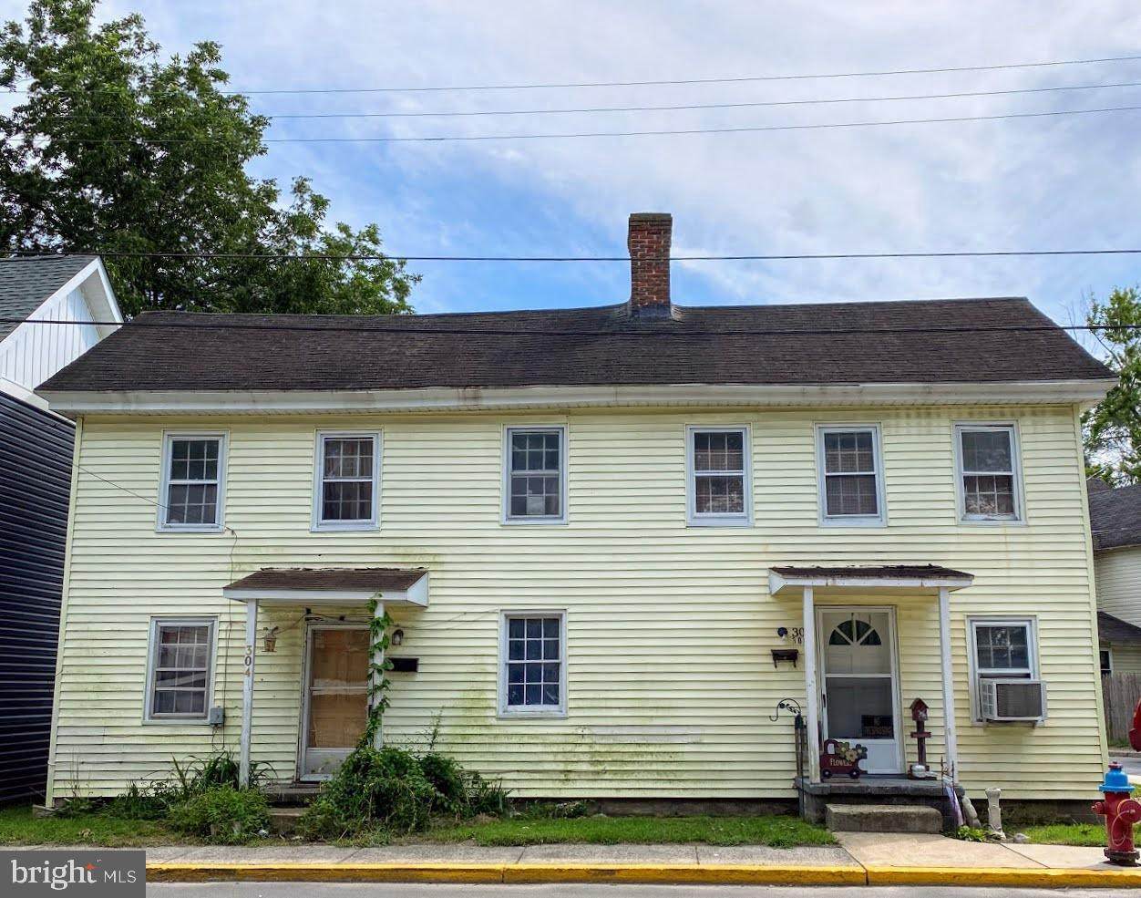 304 5TH Street - Photo 1