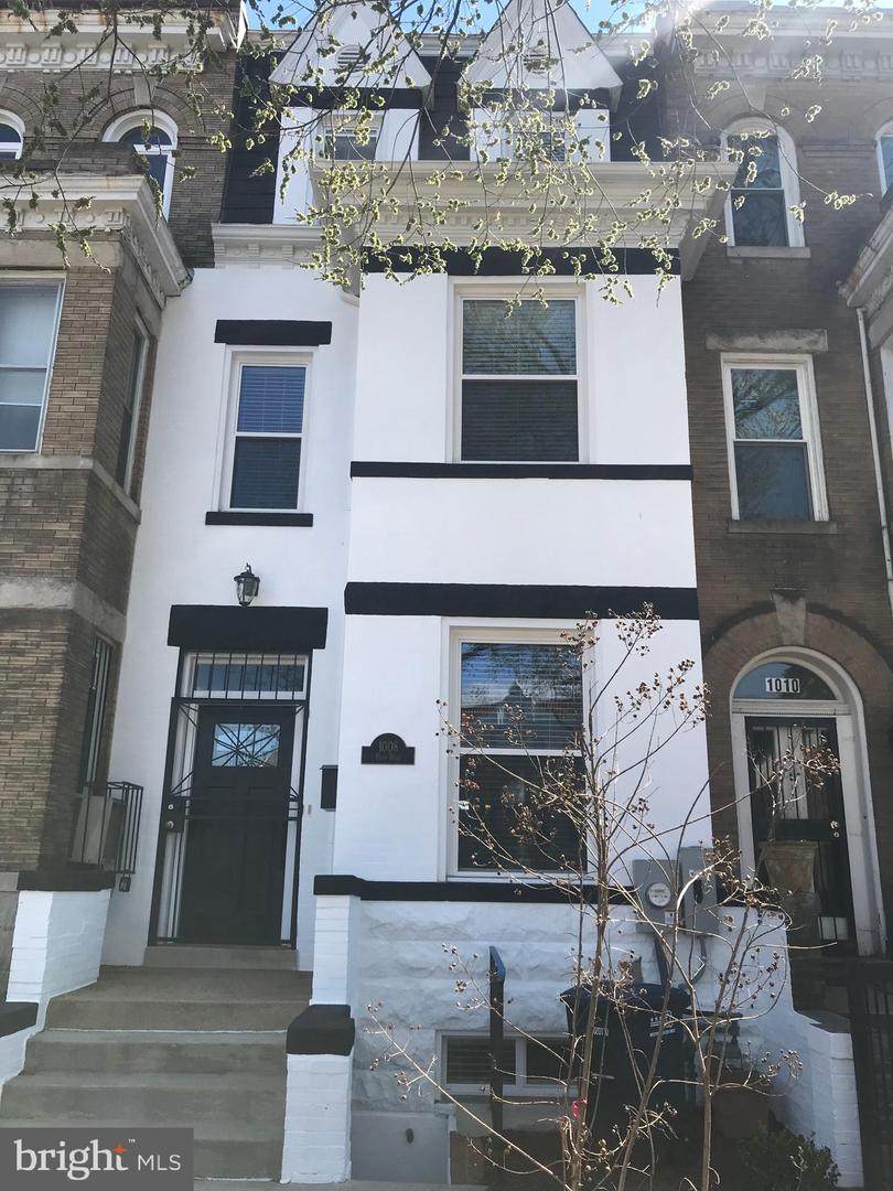1008 Park Road - Photo 1