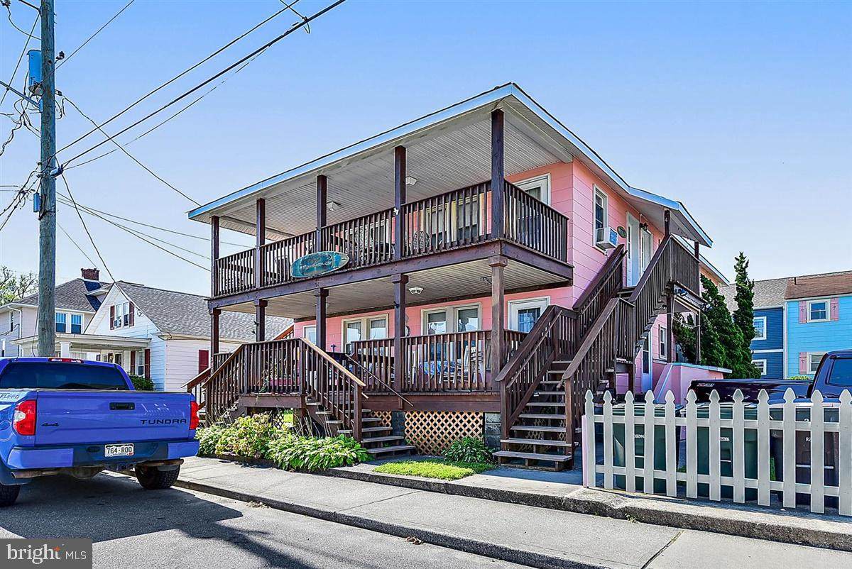 207 6TH Street - Photo 1