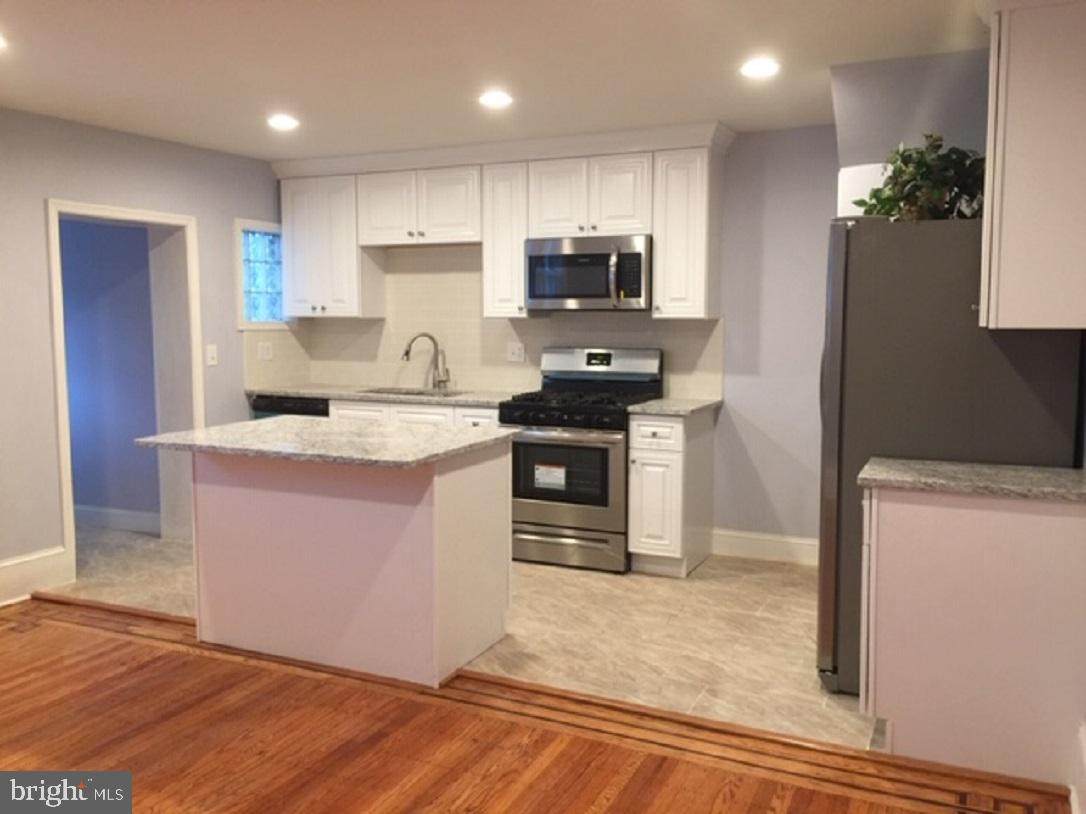5253 Arlington Street - Photo 1