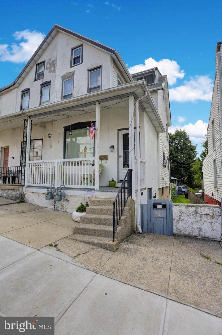 526 18TH Street - Photo 1