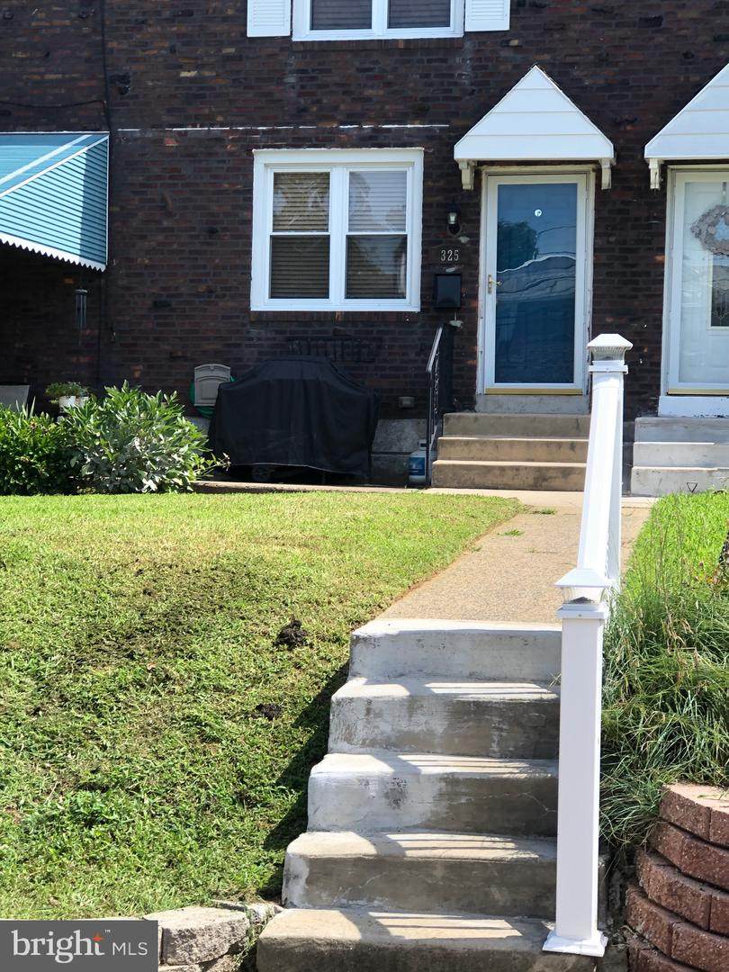 325 N Oak Avenue - Photo 1