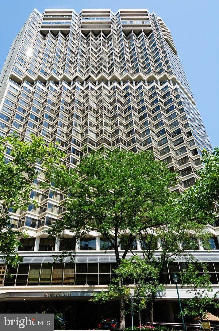 202-10 Rittenhouse Square - Photo 1