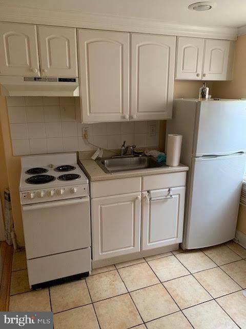 258 10TH Street - Photo 1
