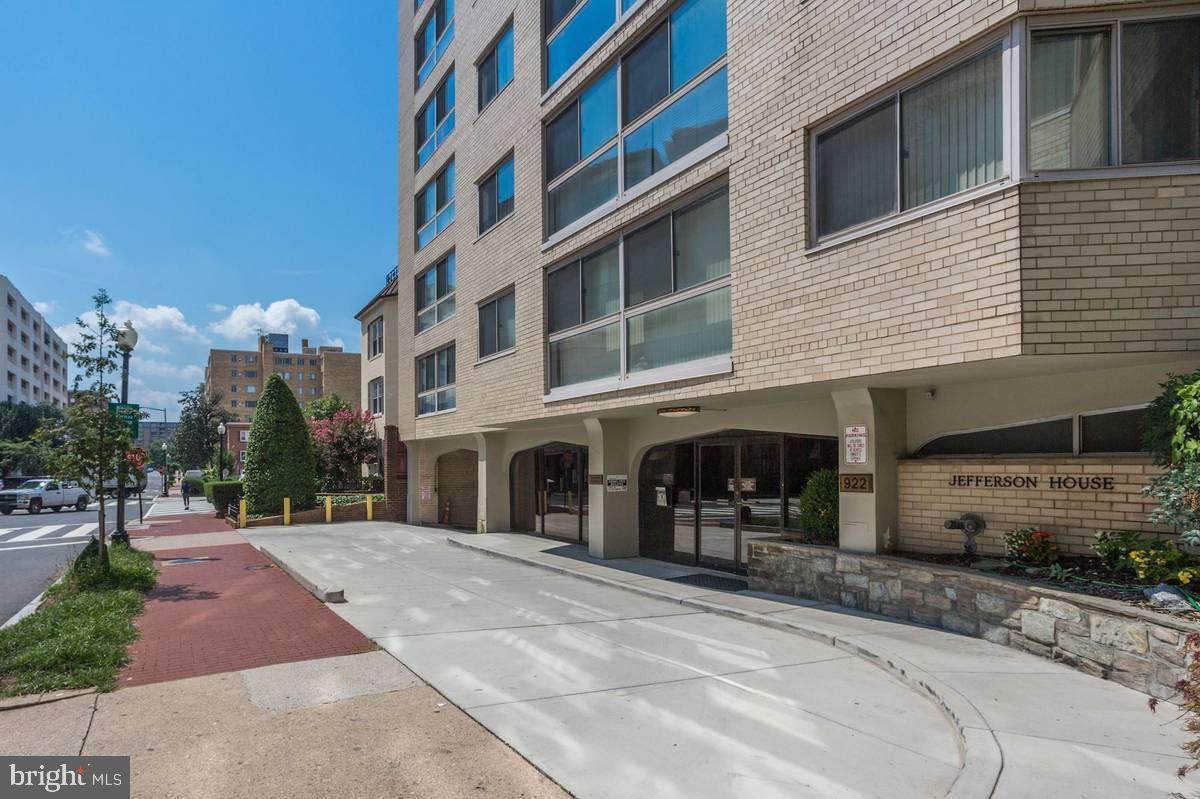 922 24TH Street - Photo 1