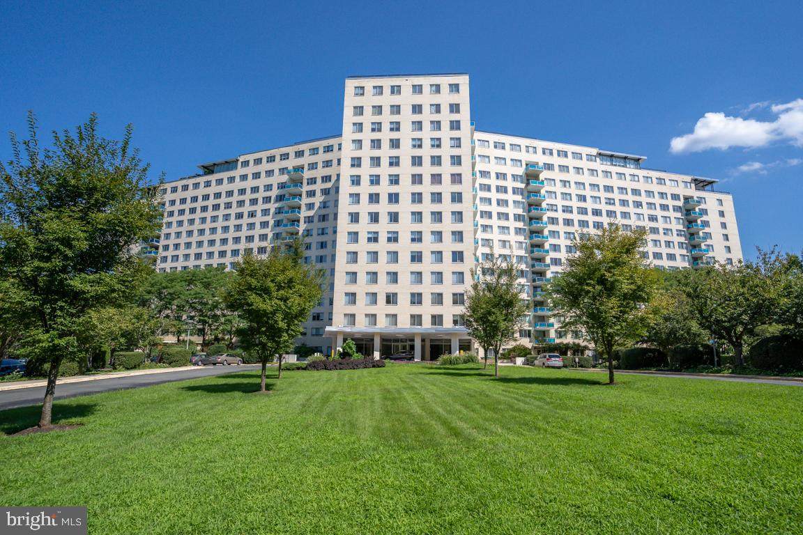 10401 Grosvenor Place - Photo 1