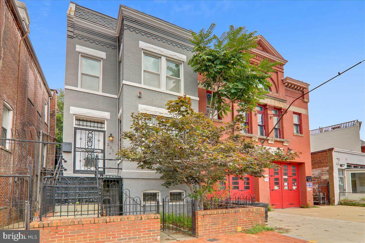 221 M Street - Photo 1