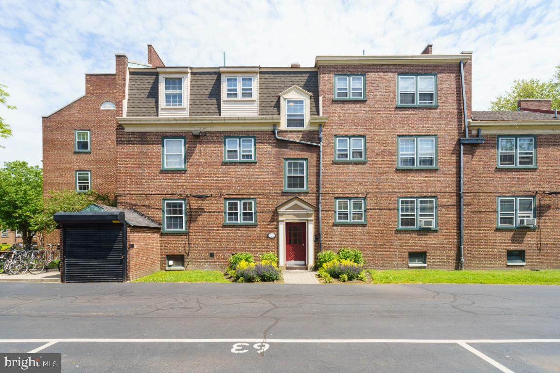 672 Perth Place - Photo 1