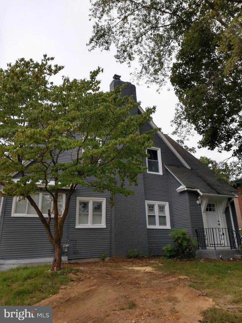 585 Parkway Ave - Photo 1