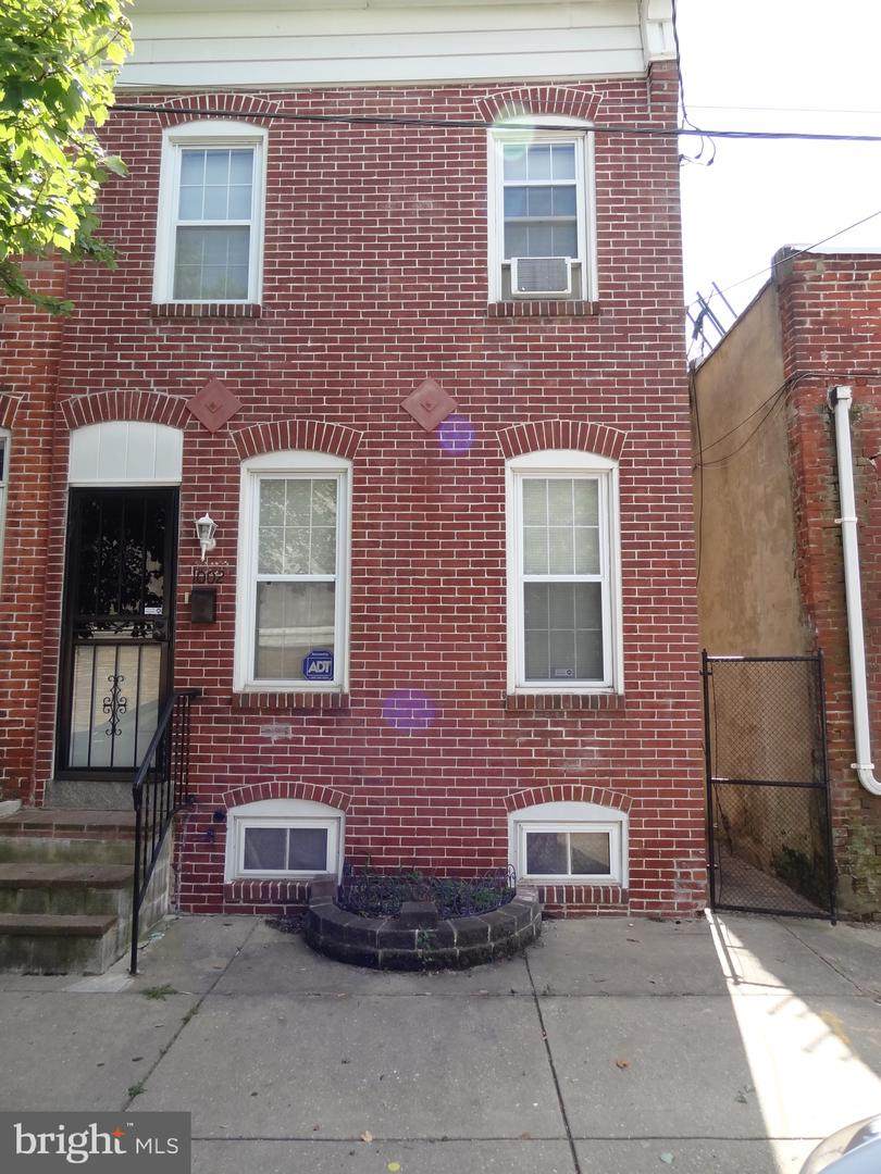 1002 Sycamore Street - Photo 1