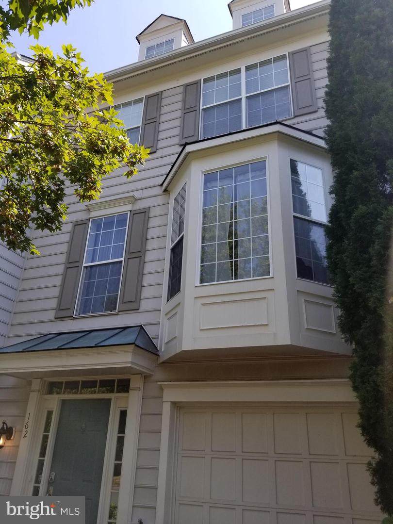 162 Connery Terrace - Photo 1