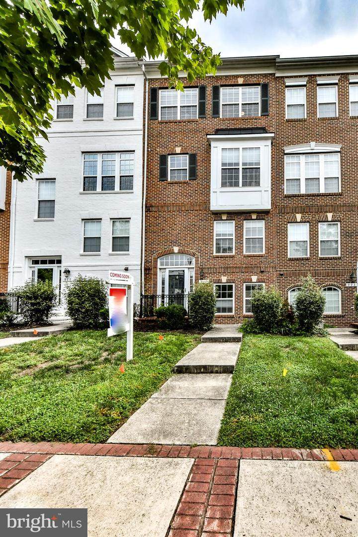 985 Randolph Street - Photo 1