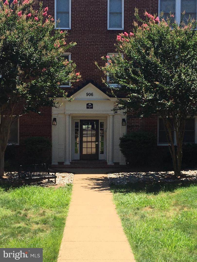 906 Washington Street - Photo 1