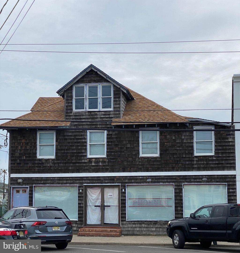 208 Bay Avenue - Photo 1