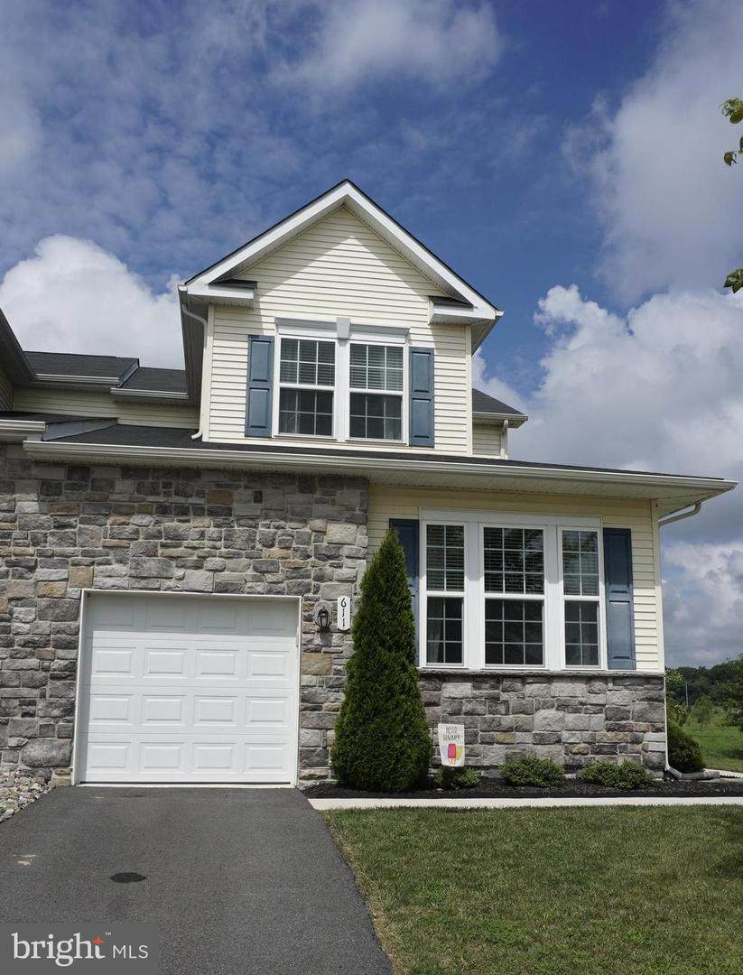 611 Irish Court - Photo 1