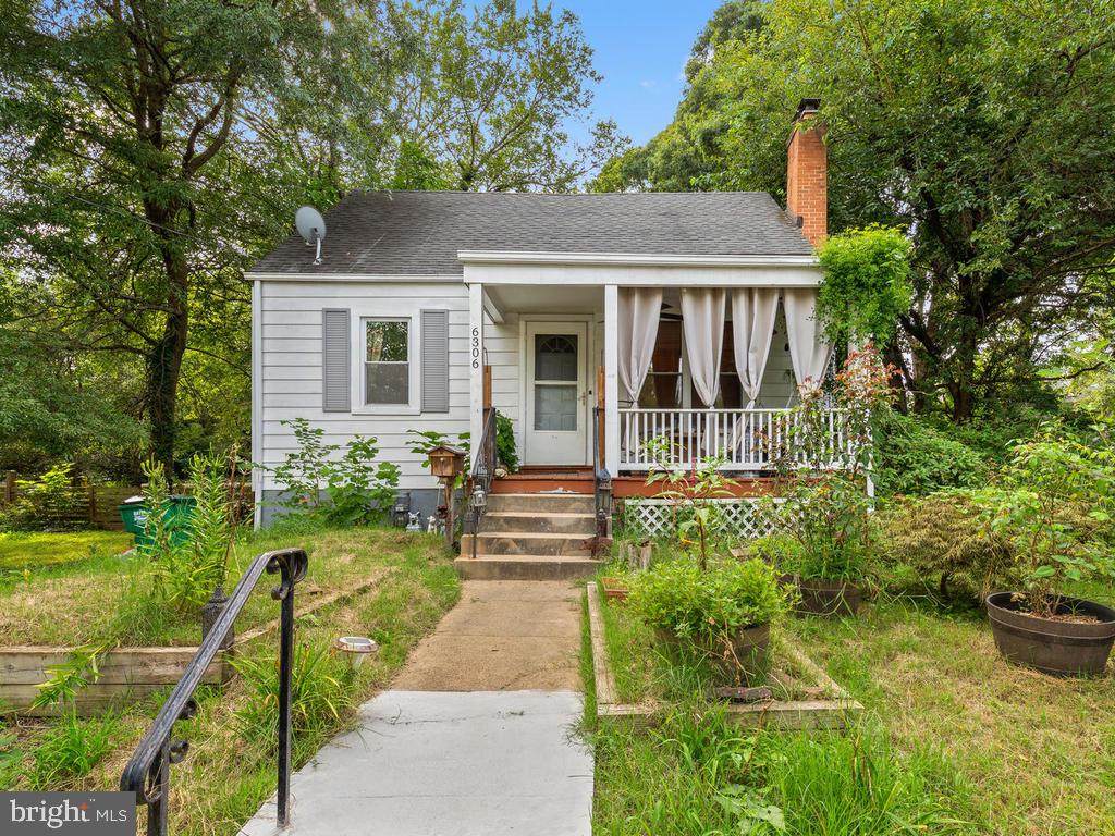 6306 46TH Avenue - Photo 1