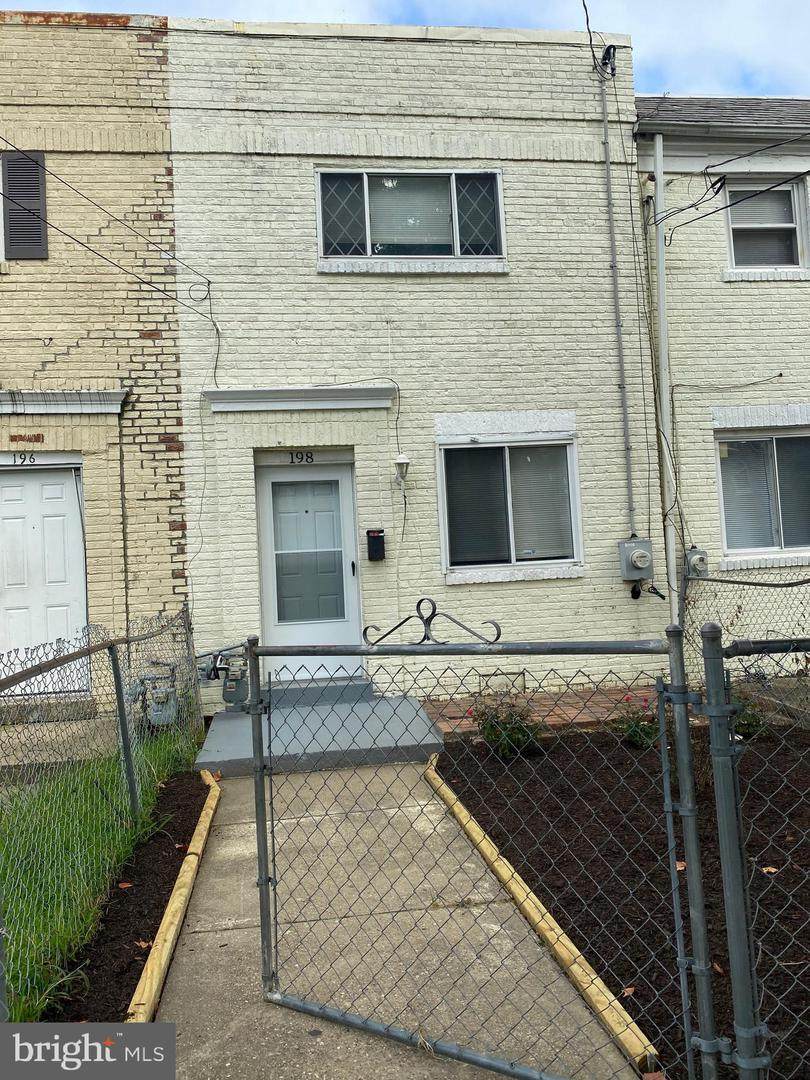 198 35TH Street - Photo 1