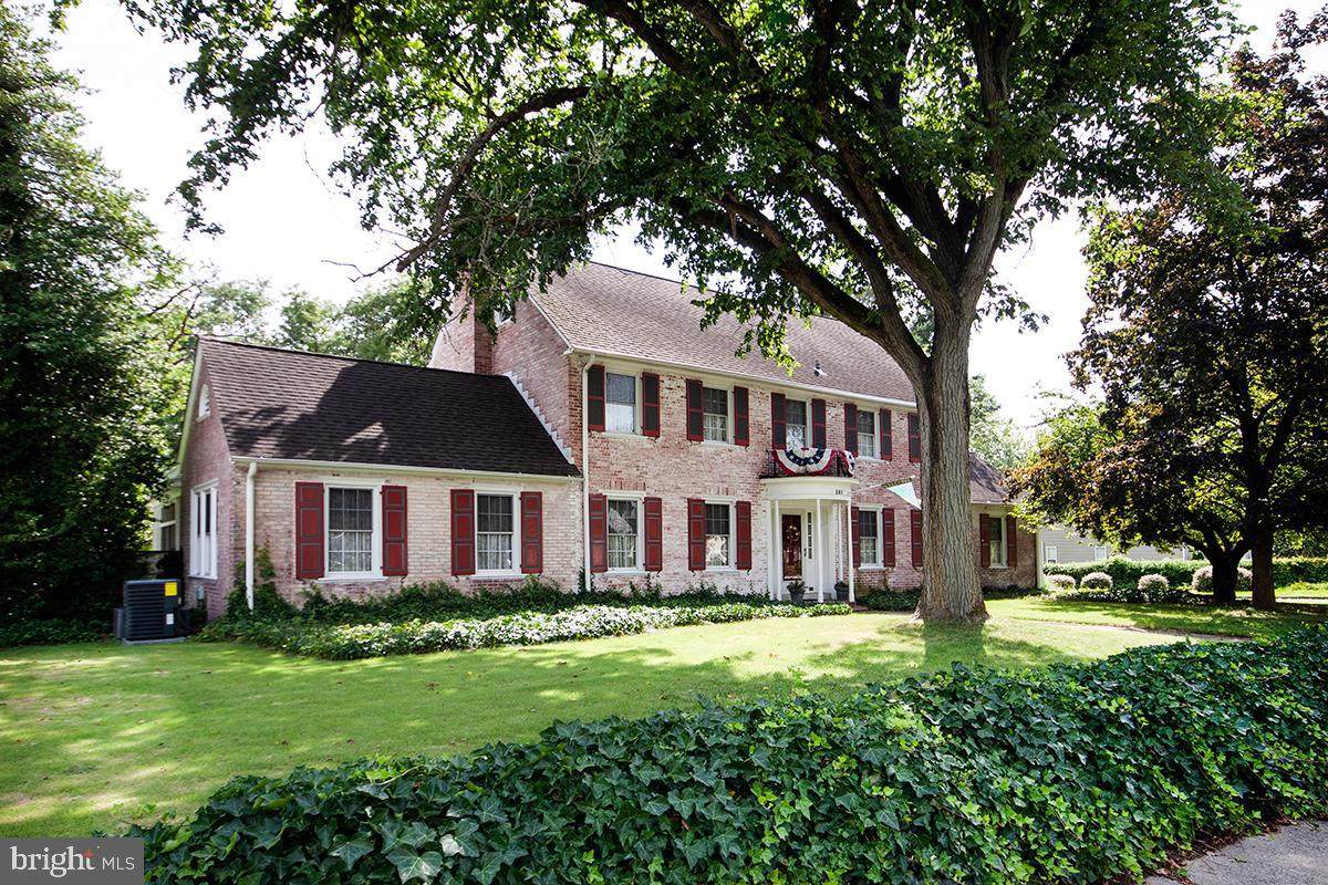 605 Delaware Street - Photo 1