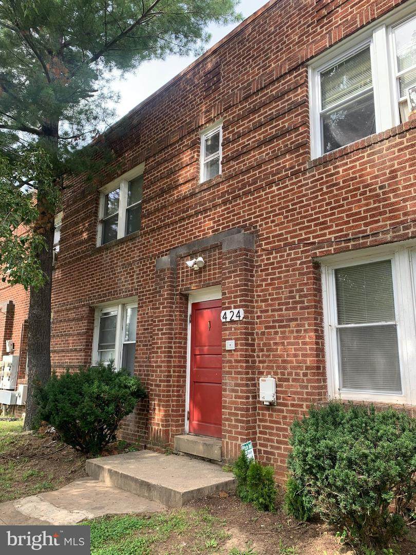 424 Newcomb Street - Photo 1