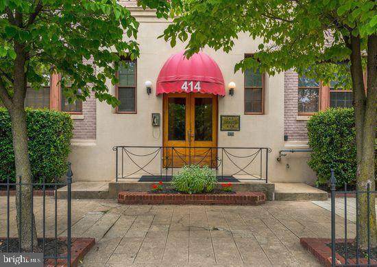 414 Seward Square - Photo 1