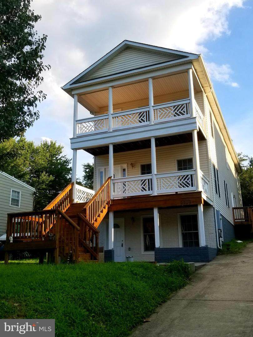 3209 Clayborne Avenue - Photo 1