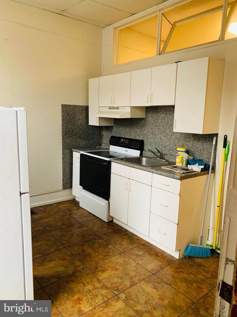 1502 Broad Street - Photo 1