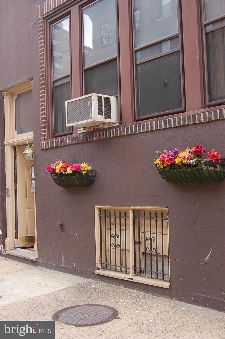 2122 Walnut Street - Photo 1