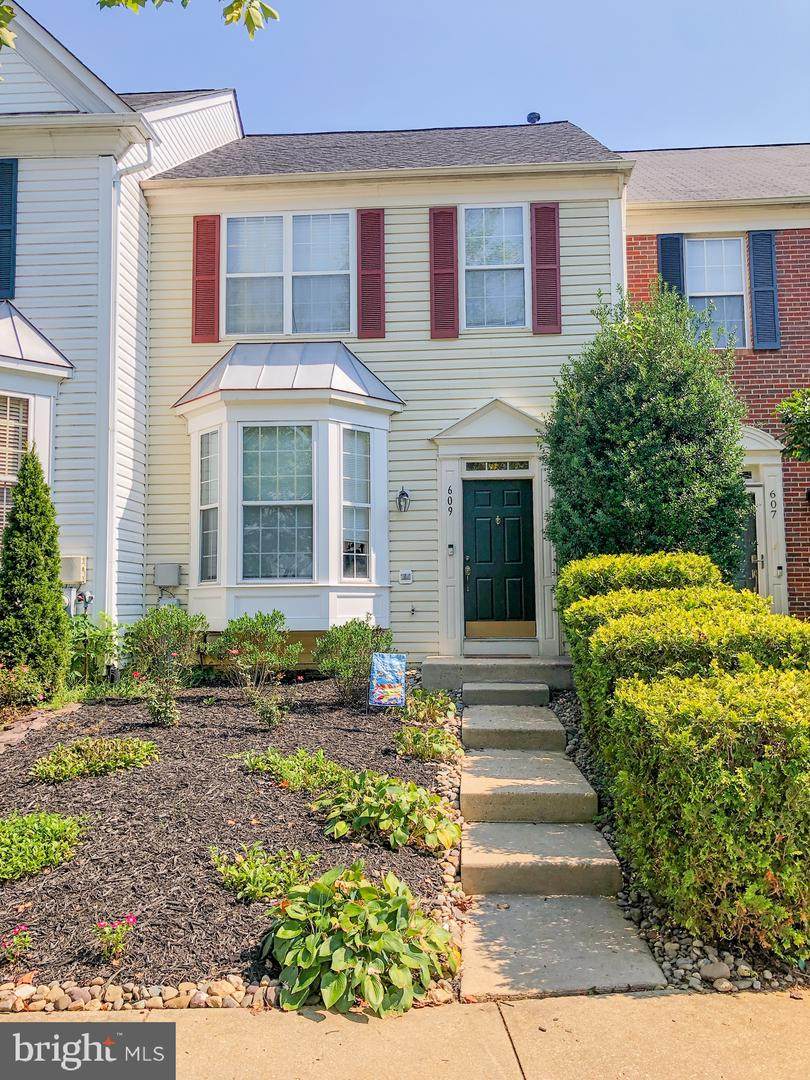 609 Howards Loop - Photo 1