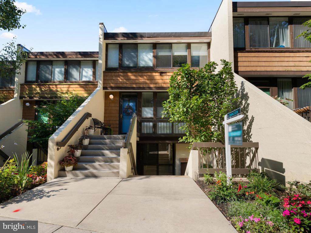 2208 Quincy Street - Photo 1