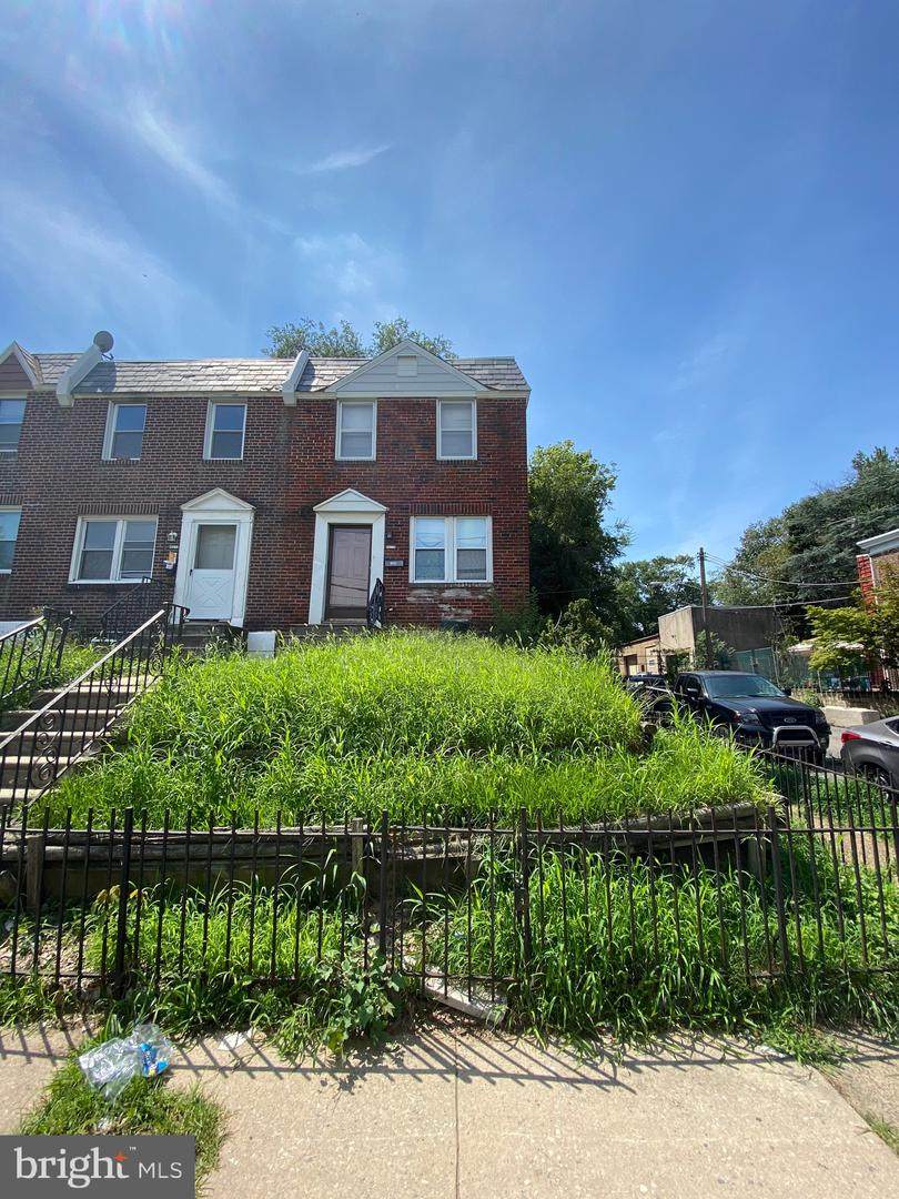 1380 Dyre Street - Photo 1