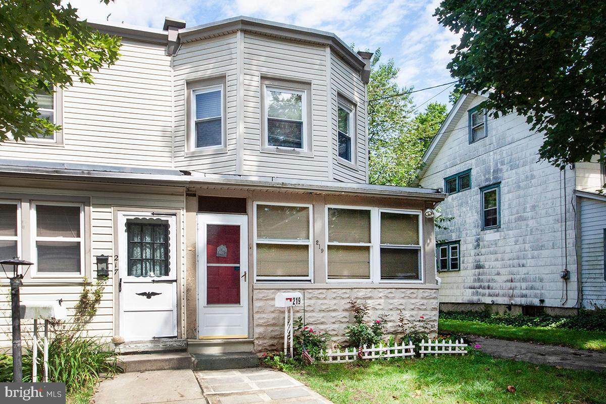 219 Douglass Avenue - Photo 1